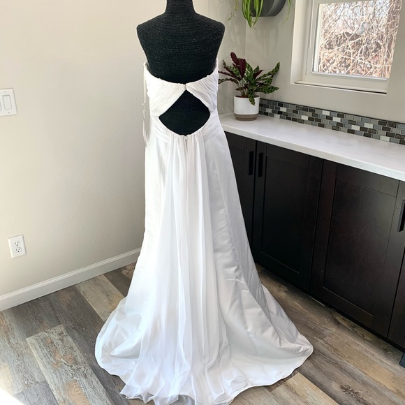 🚫SOLD🚫White Ruched Strapless Keyhole Back Beach Style Wedding Dress Sz 10 box - Picture 9 of 12